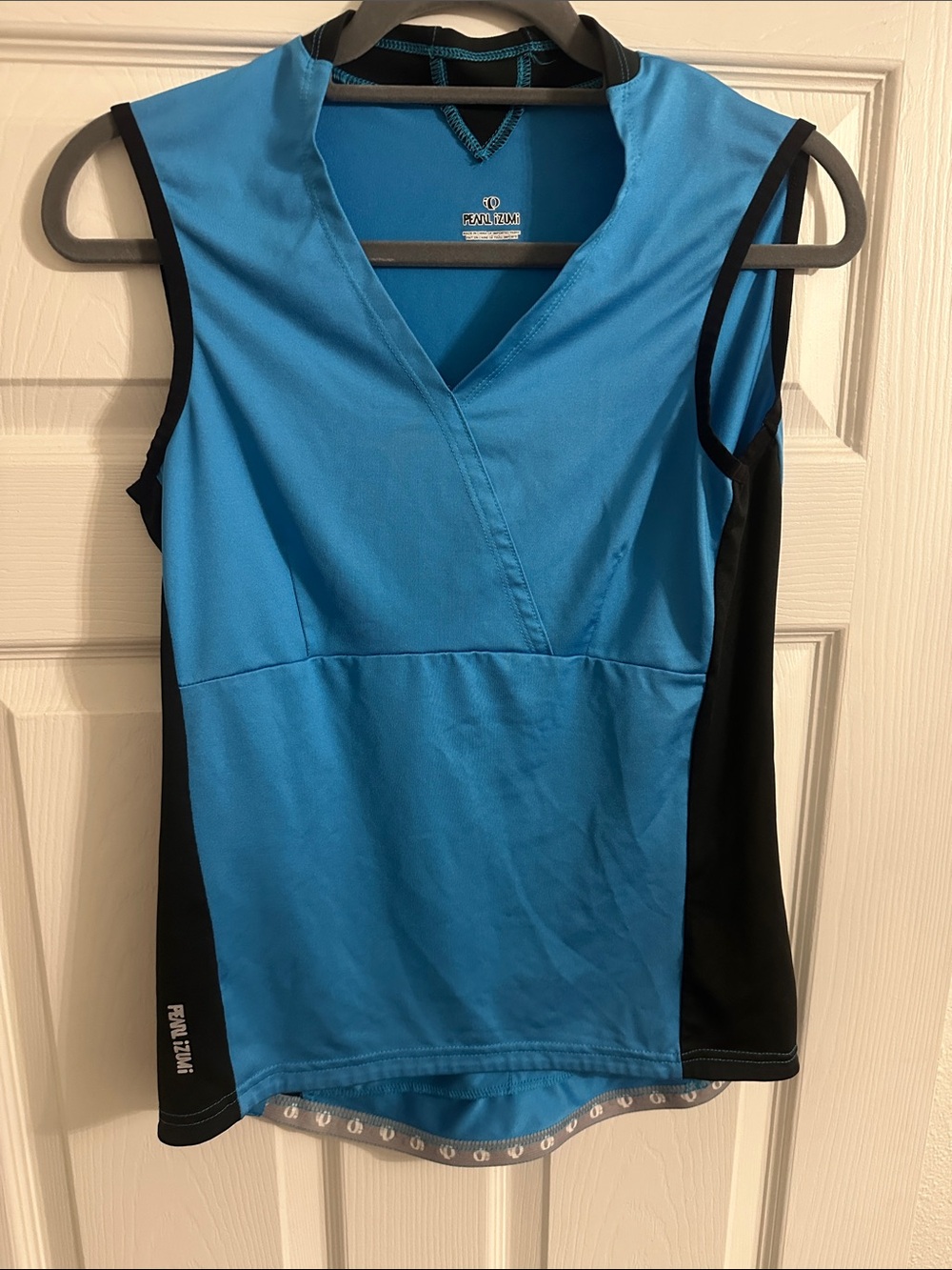 Pearl Izumi Women's Sky Blue and Black Sleeveless Cycling Tank